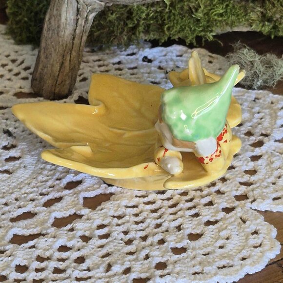 🍂 20% OFF - Vintage Pixie Elf Gnome in a Maple Leaf Figurine Trinket - Picture 7 of 12